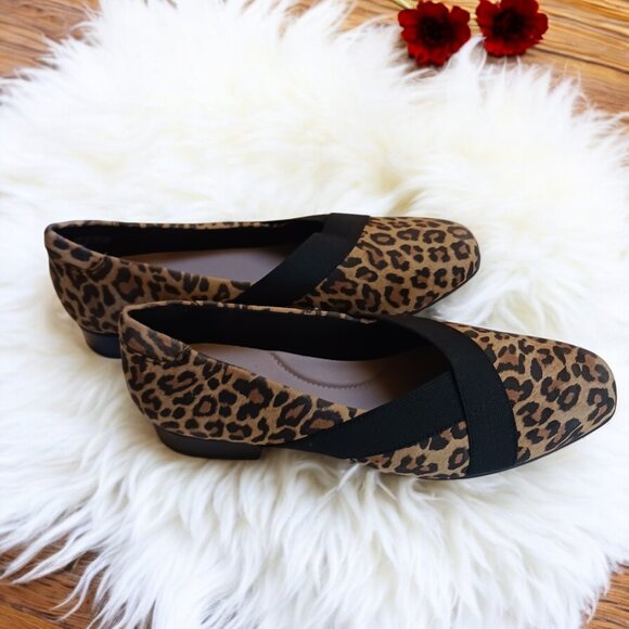 Clarks Juliet Dahlia Leopard Print Flats Comfortable, Chic & Stylish! Size 8.5W - Picture 3 of 12